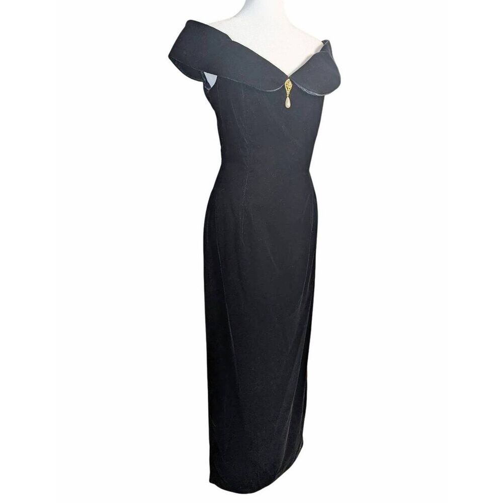 Vintage 90s Jessica McClintock Gunne Sax black velvet off shoulder gown dress M